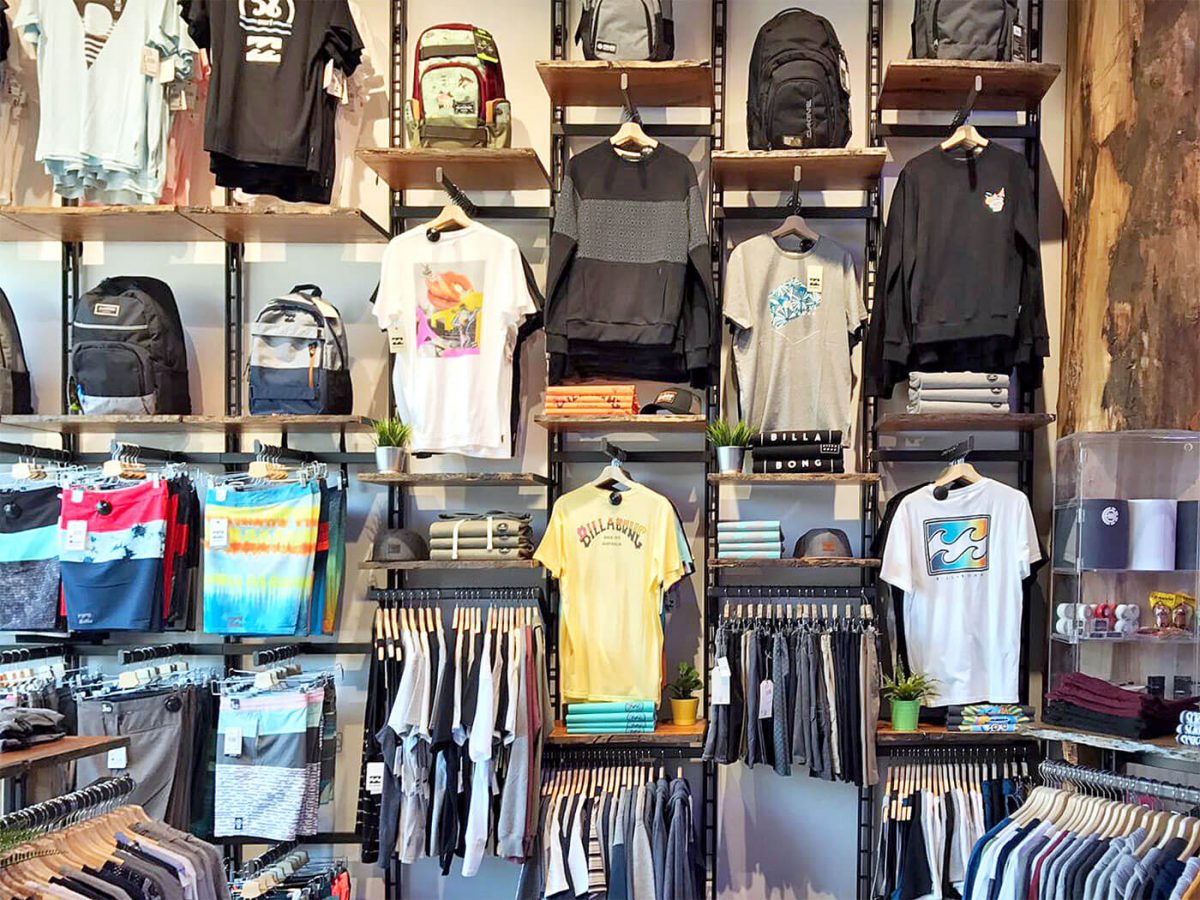 58-surf-shop-prateleiras-roupas